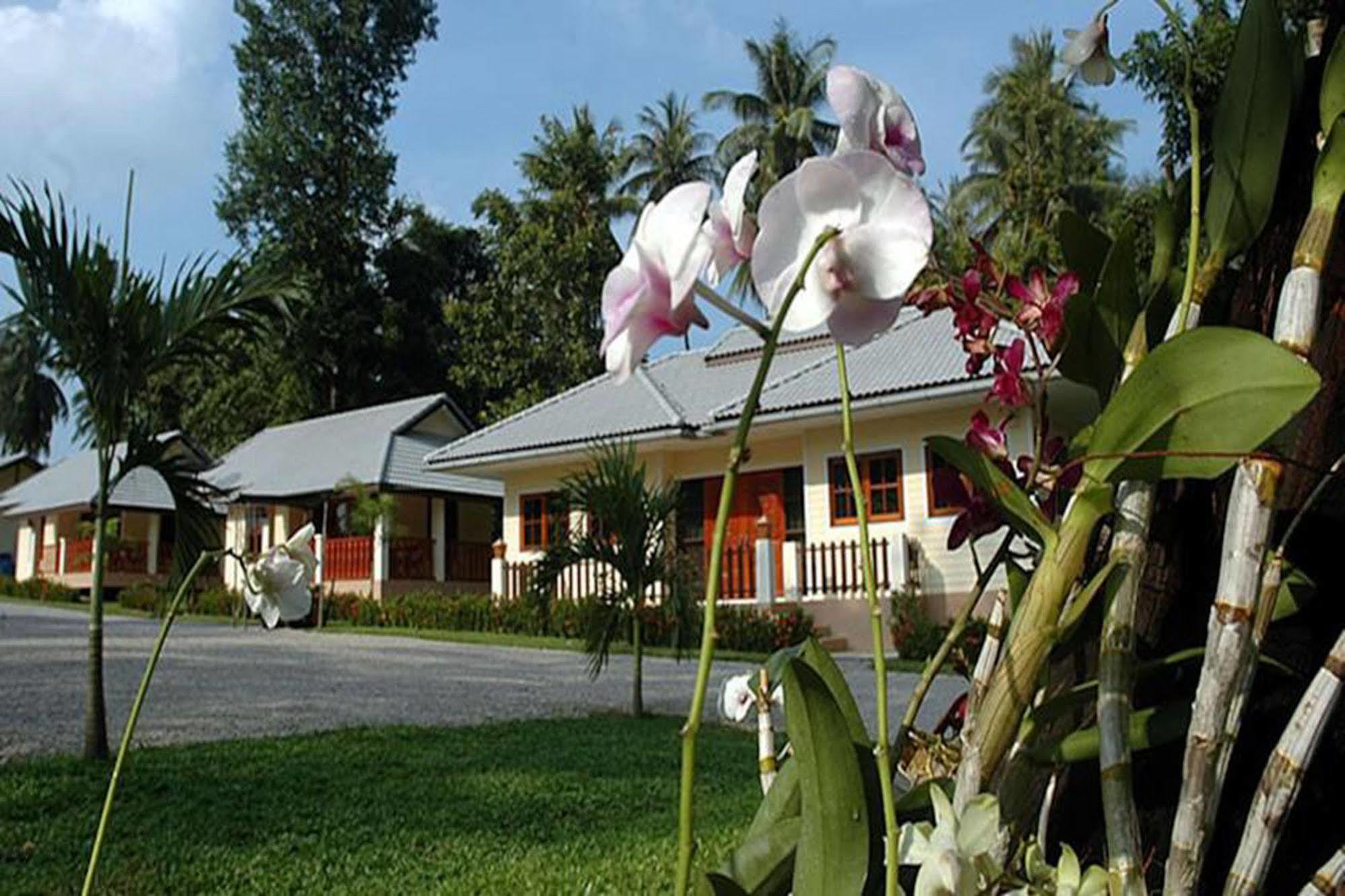 Apple Bungalows Bang Saphan Eksteriør billede
