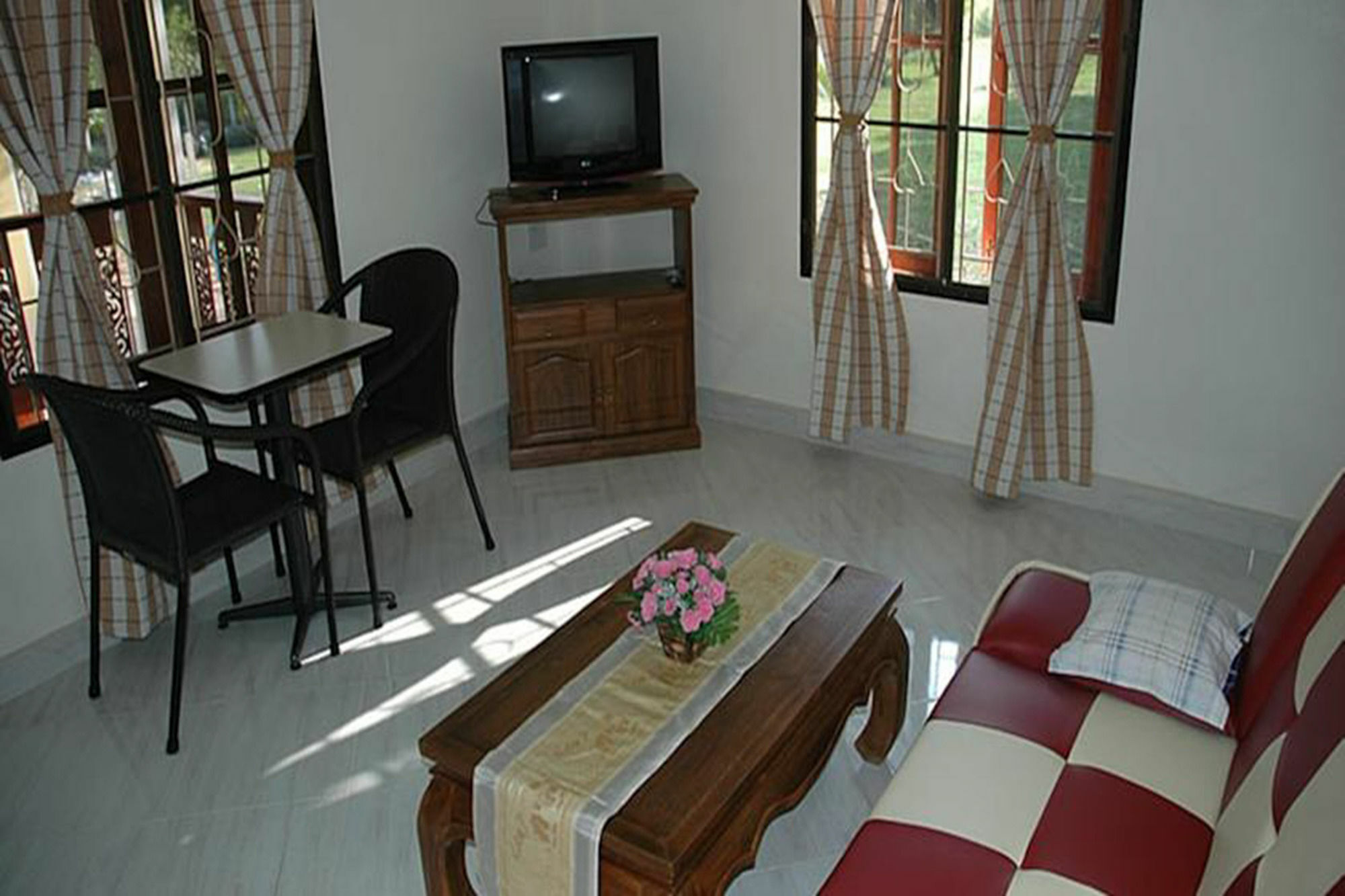 Apple Bungalows Bang Saphan Eksteriør billede